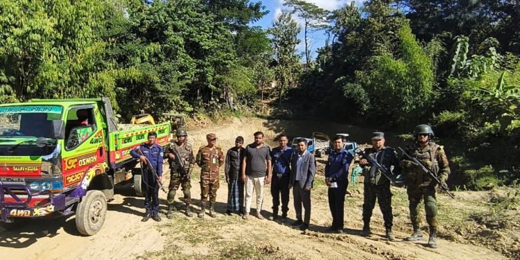 আলীকদমে অবৈধভাবে মাটি কাটার দায়ে ৭ লক্ষ ৫০ হাজার টাকা জরিমানা